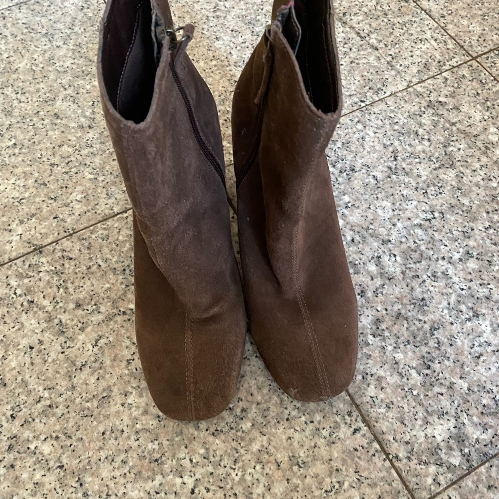 Urban Outfitters Suede Sloane Boot 7